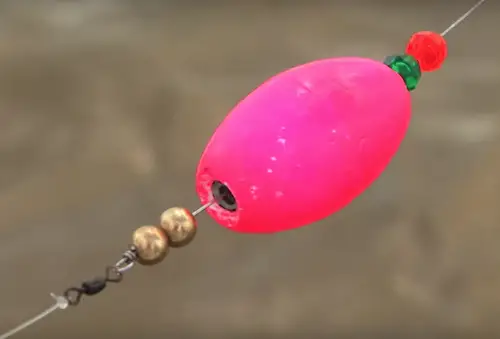 Deadly Combo rig for redfish fishing – a popping cork with beads and balls to make snapping noises like shrimp.