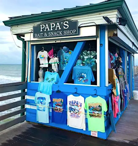 Papa's Bait and Snacks shop in the middle of Venice Fishing Pier, Florida.