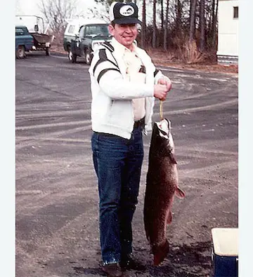 World record bowfin fish caught in Minnesota in 1980 by Robert Harmon.